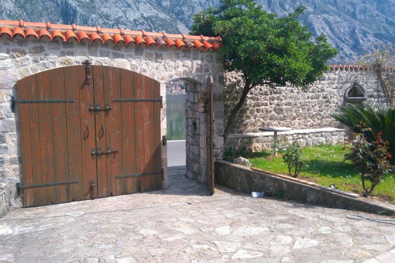 Mediterranean Holiday House & Apartments Kotor Exterior photo