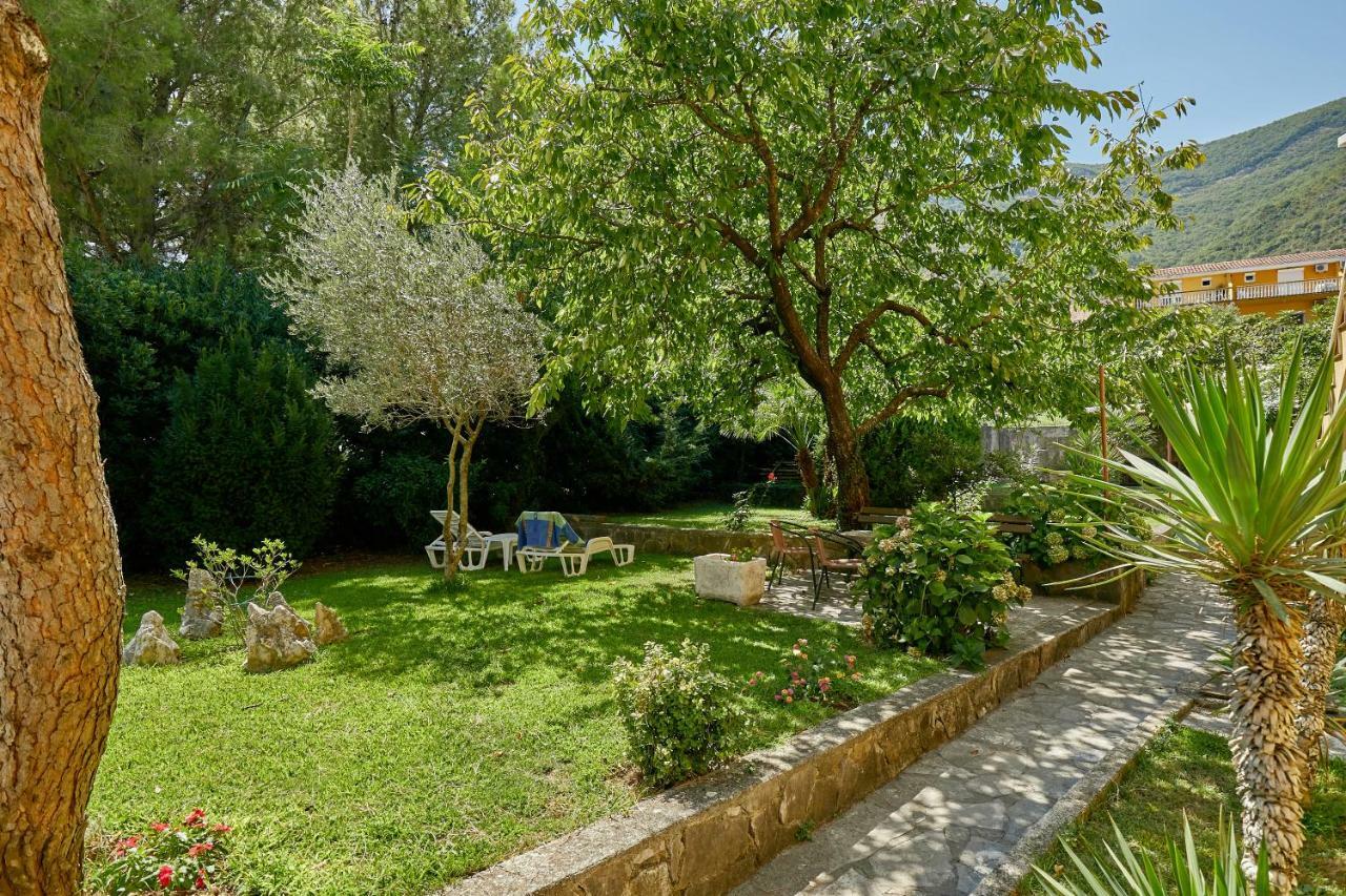 Mediterranean Holiday House & Apartments Kotor Exterior photo