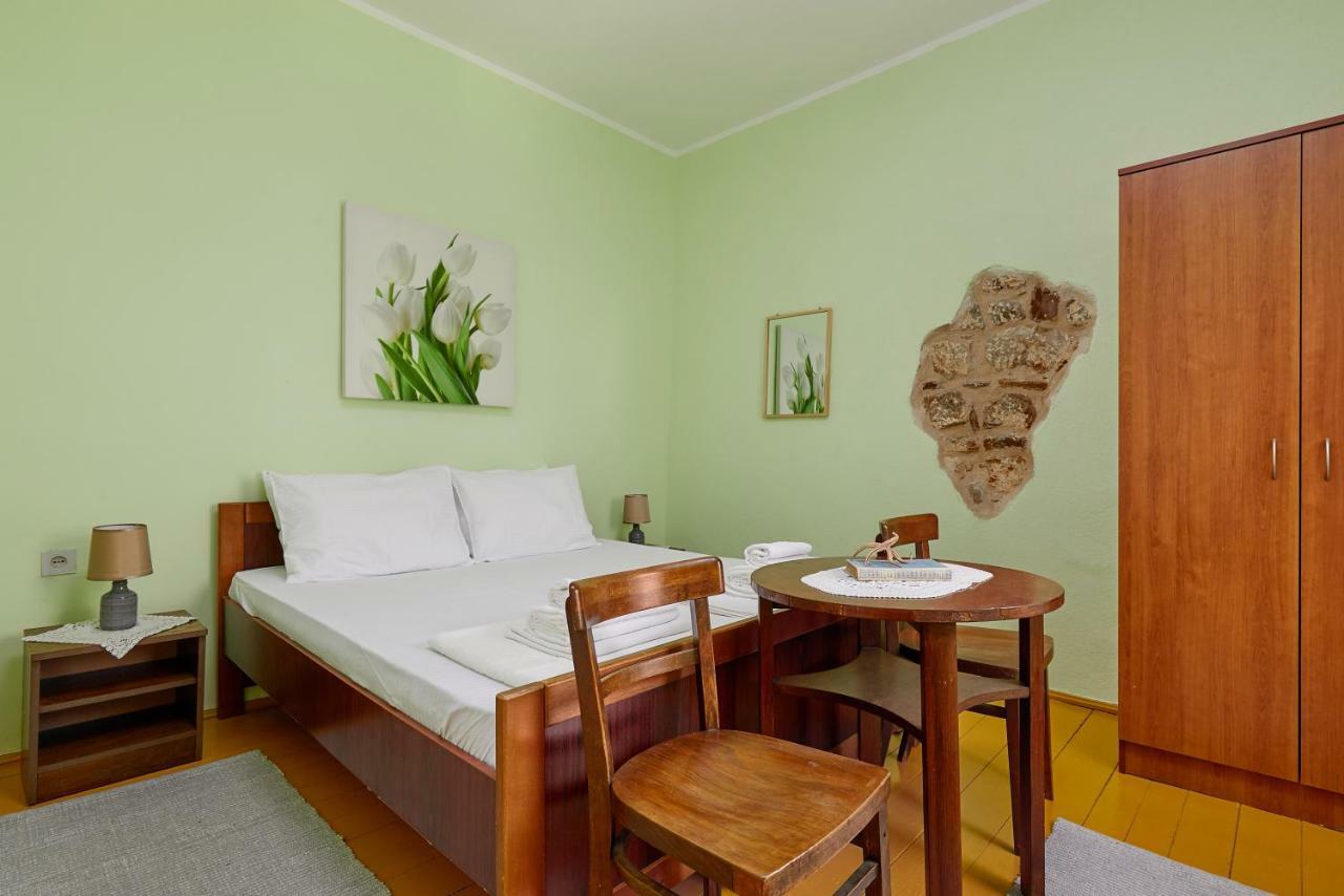 Mediterranean Holiday House & Apartments Kotor Exterior photo