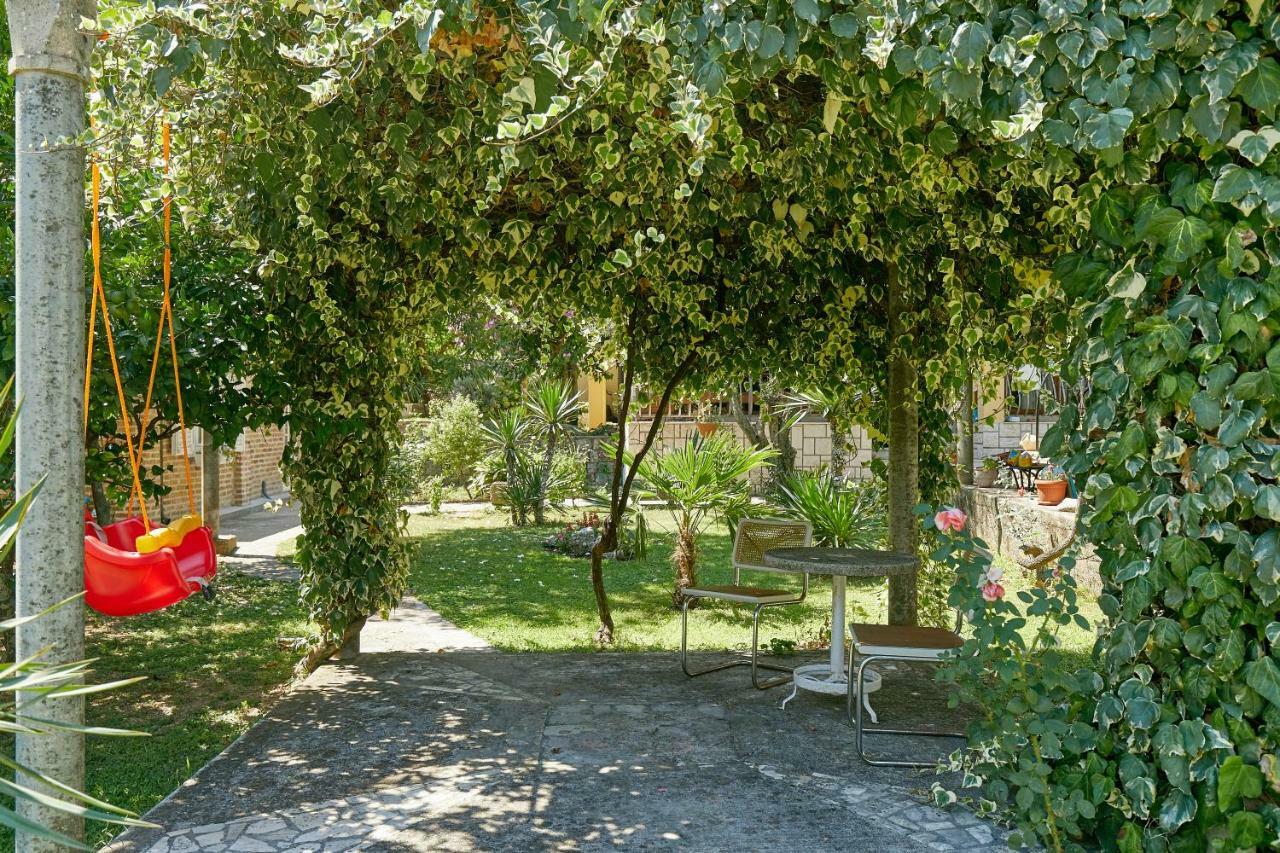 Mediterranean Holiday House & Apartments Kotor Exterior photo